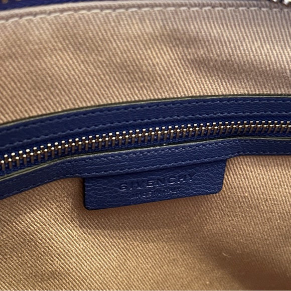 Givenchy Medium Blue Antigona - Picture 9 of 17
